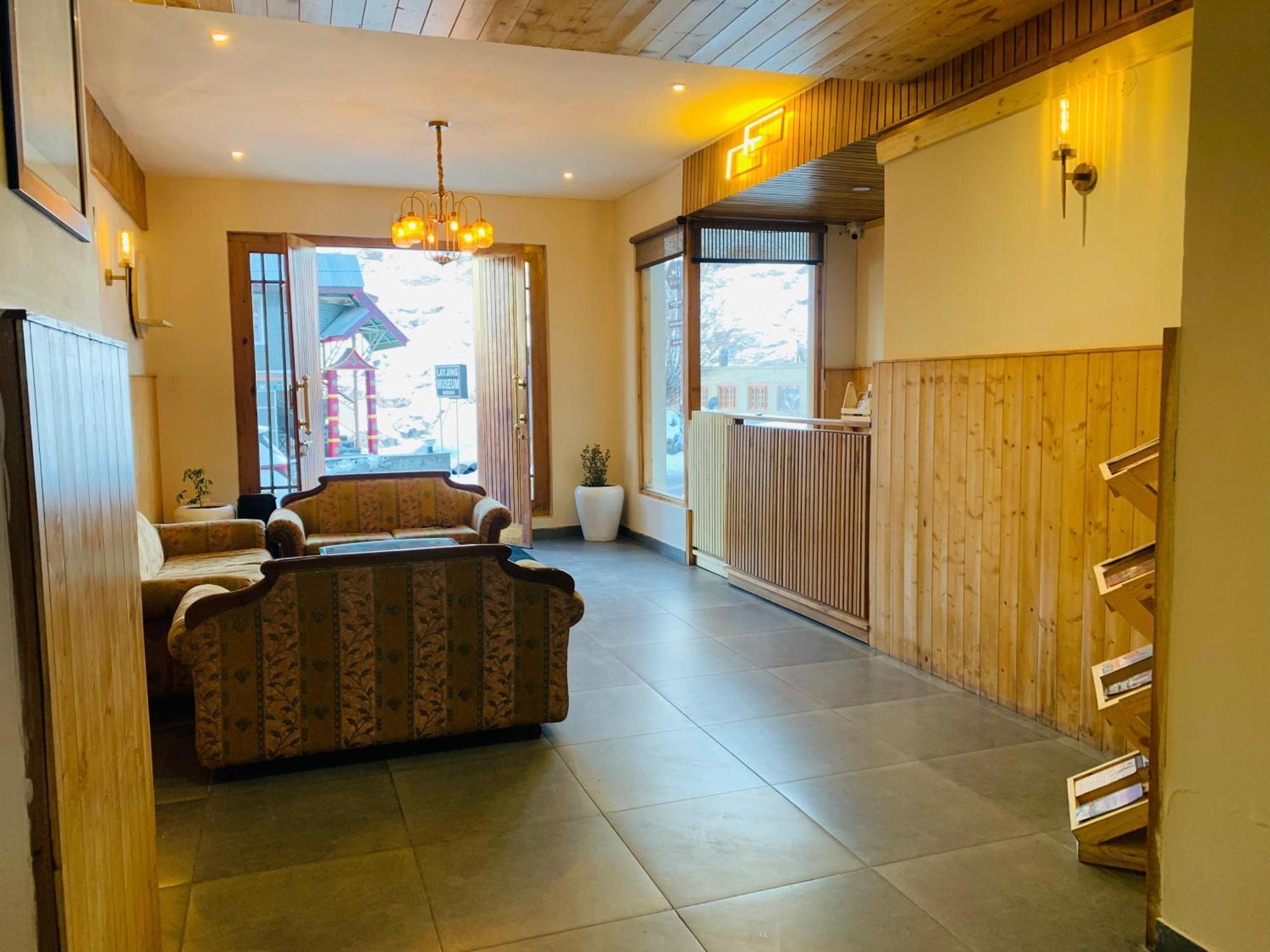 The Bulevar - Whispering Willows Hotel Sissu Exterior photo