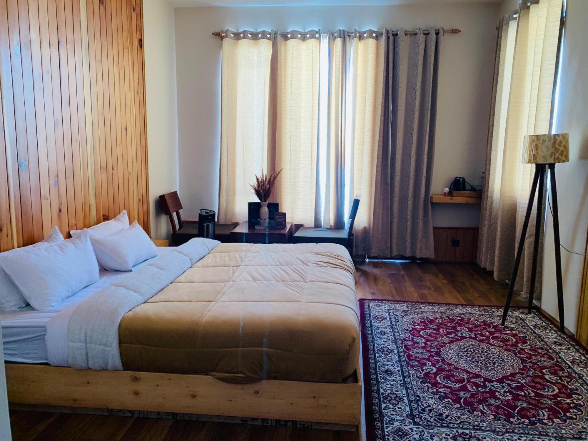 The Bulevar - Whispering Willows Hotel Sissu Exterior photo