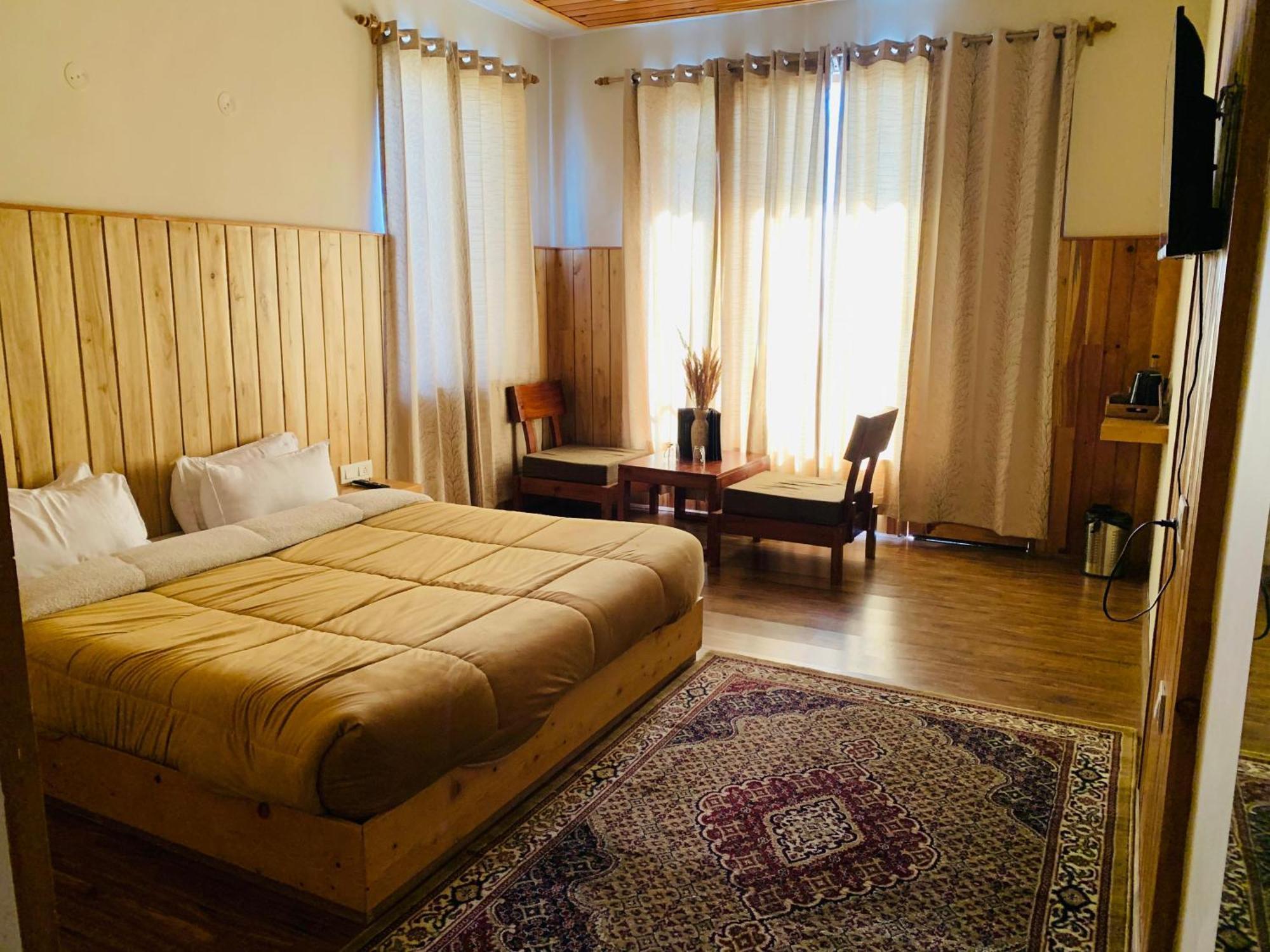 The Bulevar - Whispering Willows Hotel Sissu Exterior photo