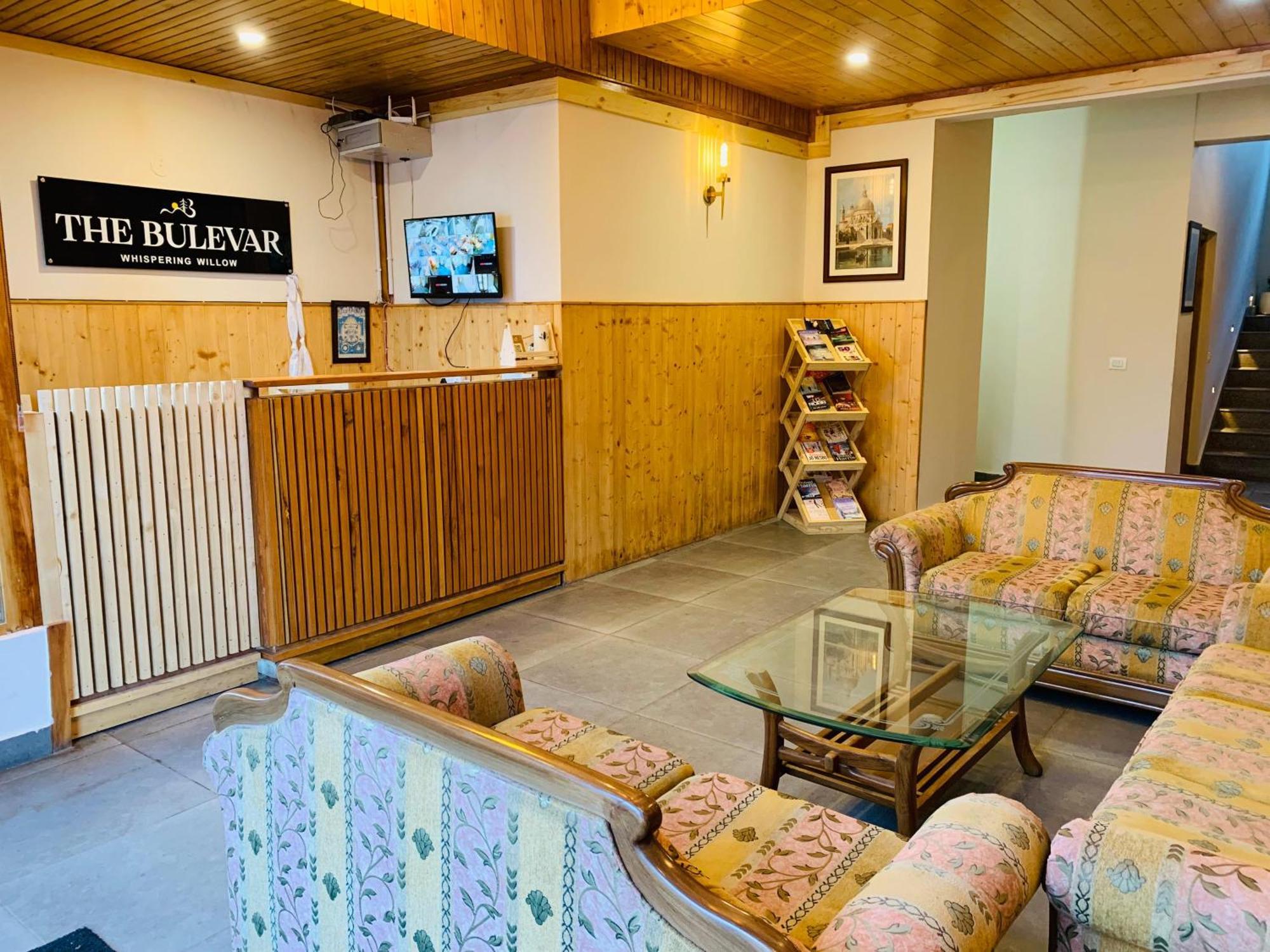 The Bulevar - Whispering Willows Hotel Sissu Exterior photo