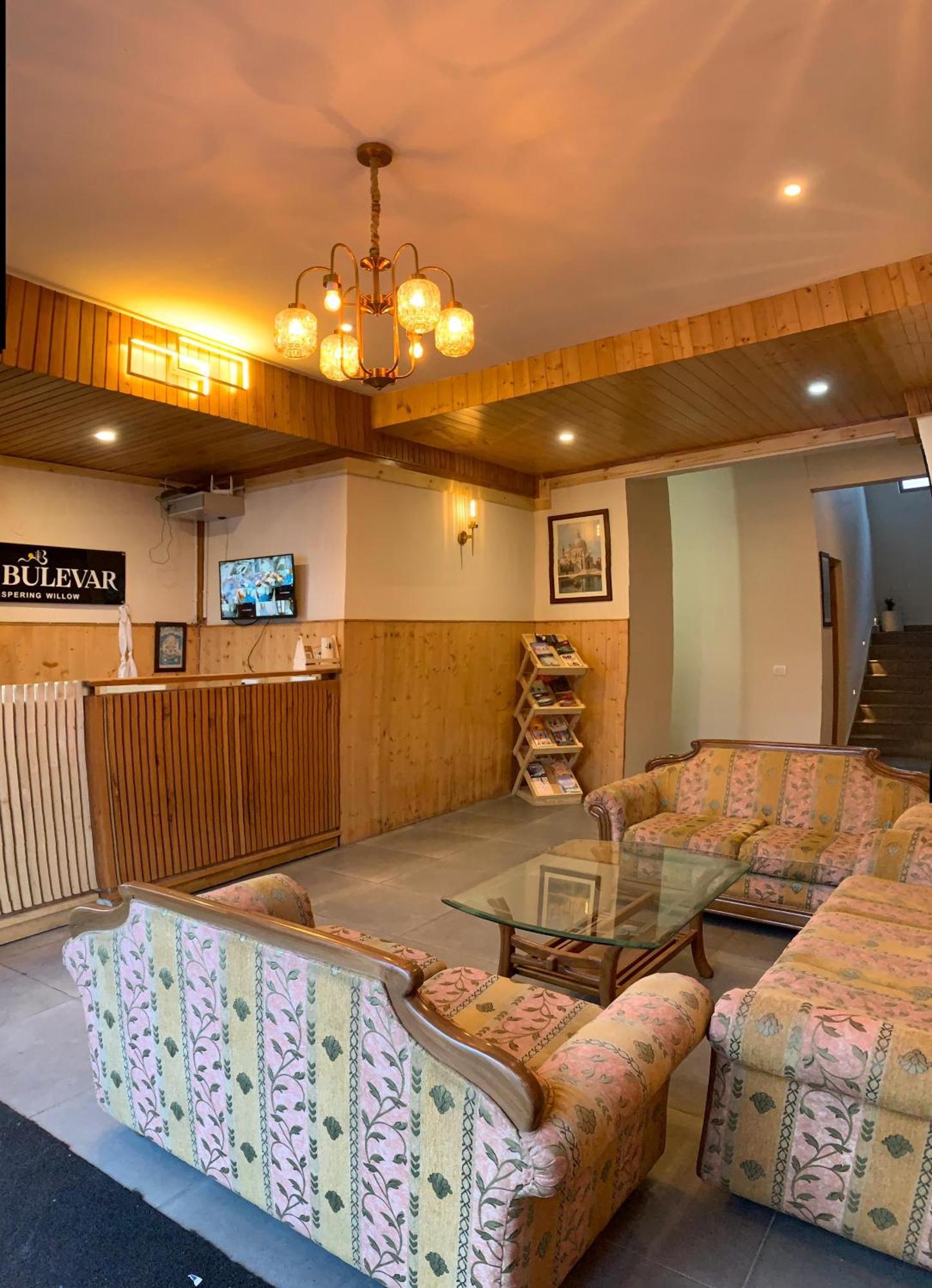 The Bulevar - Whispering Willows Hotel Sissu Exterior photo