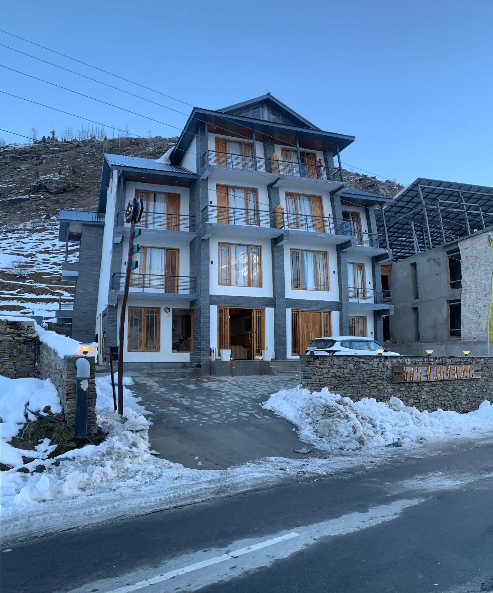The Bulevar - Whispering Willows Hotel Sissu Exterior photo